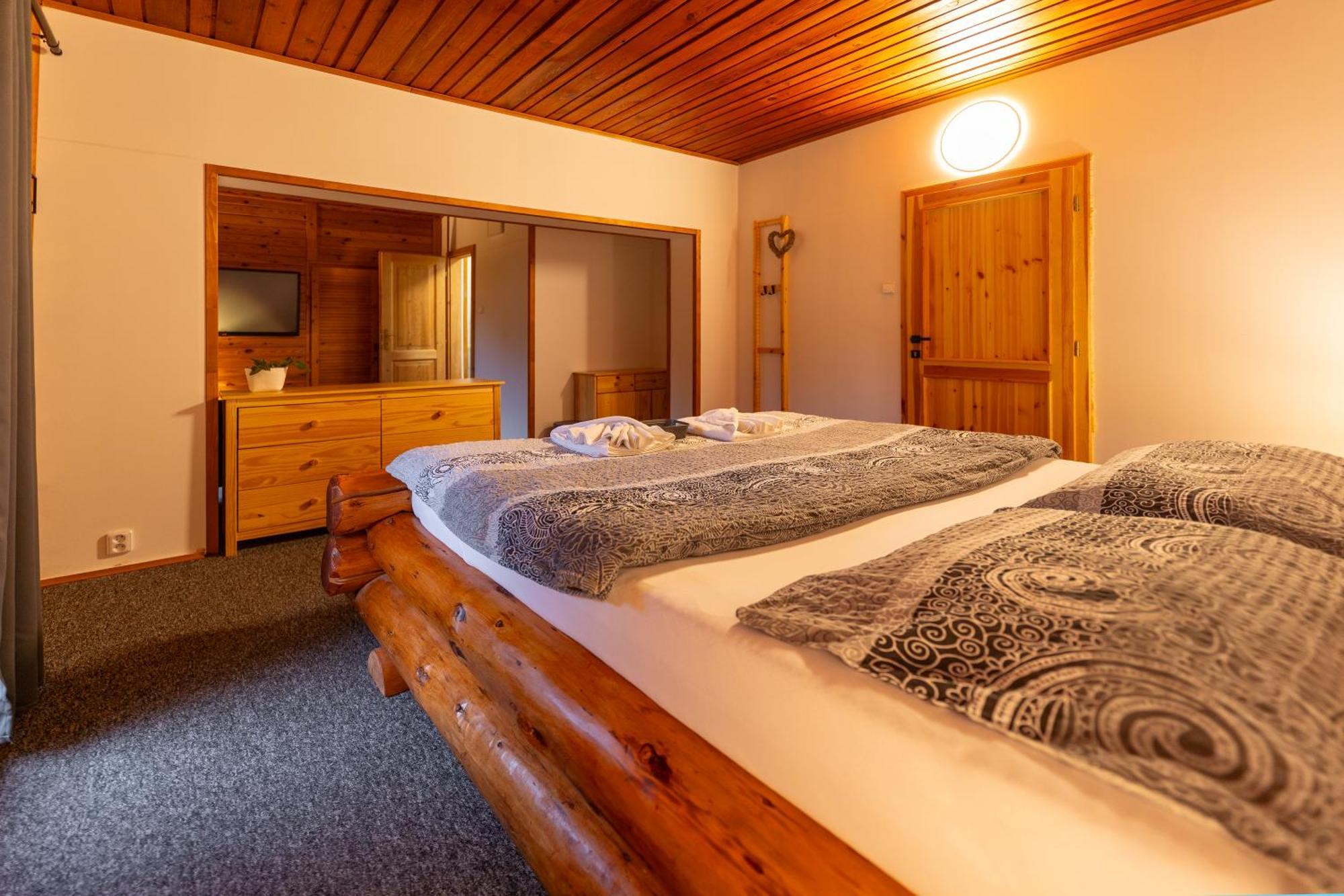 Pension Koliba Komorní Lhotka Habitación foto