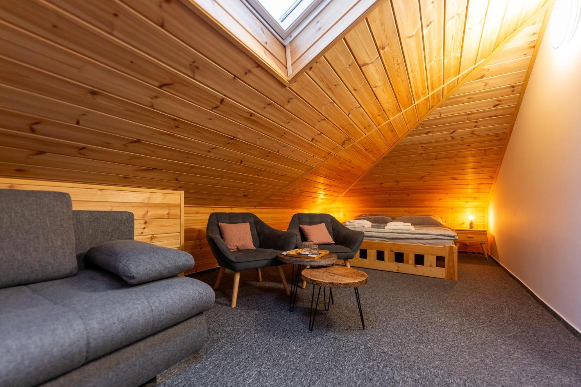 Pension Koliba Komorní Lhotka Habitación foto